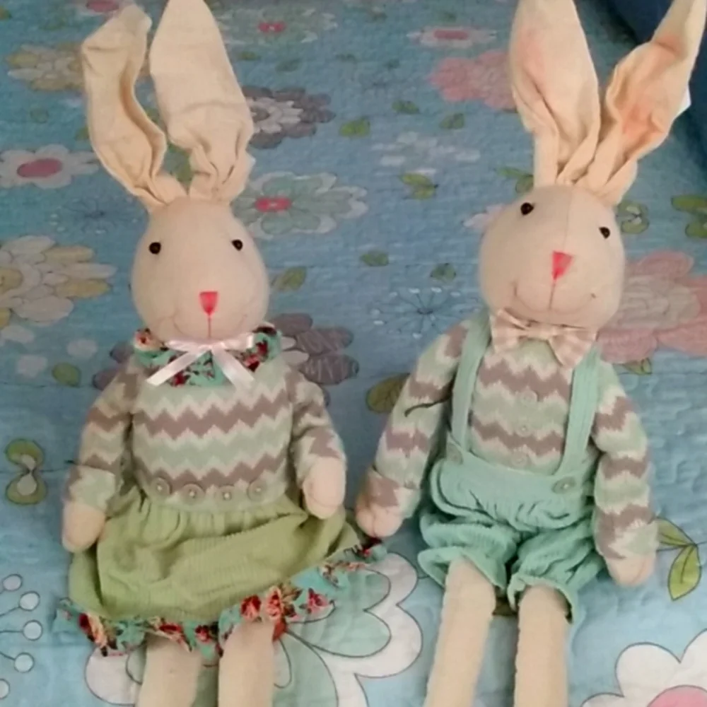 Easter Bunny Couple - Picture 5 of 9